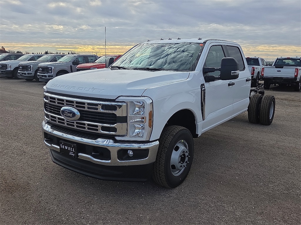 2026 Ford F-350 Super Duty Chassis Cab XL's photo