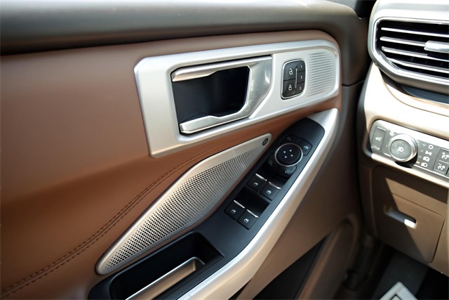 2022 Ford Explorer King Ranch photo 2
