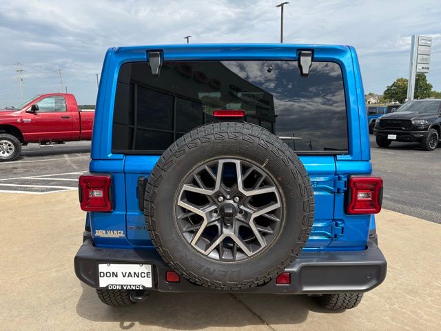 2025 Jeep Wrangler Sahara photo 4