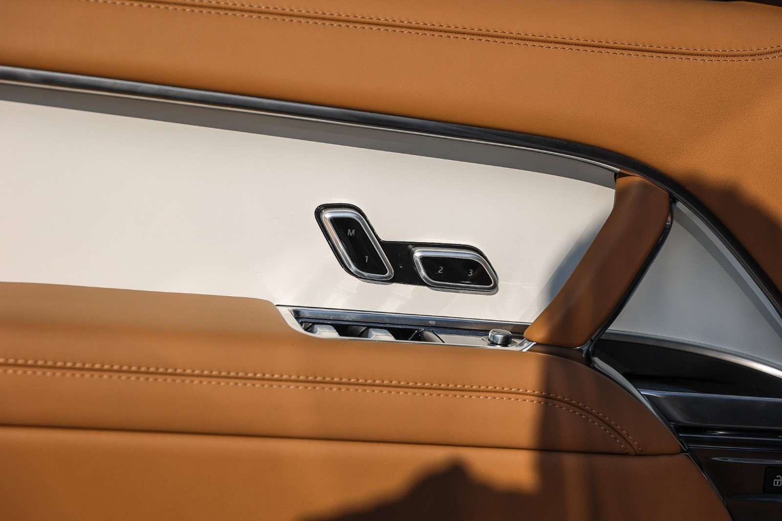2025 Land Rover Range Rover SV photo 20