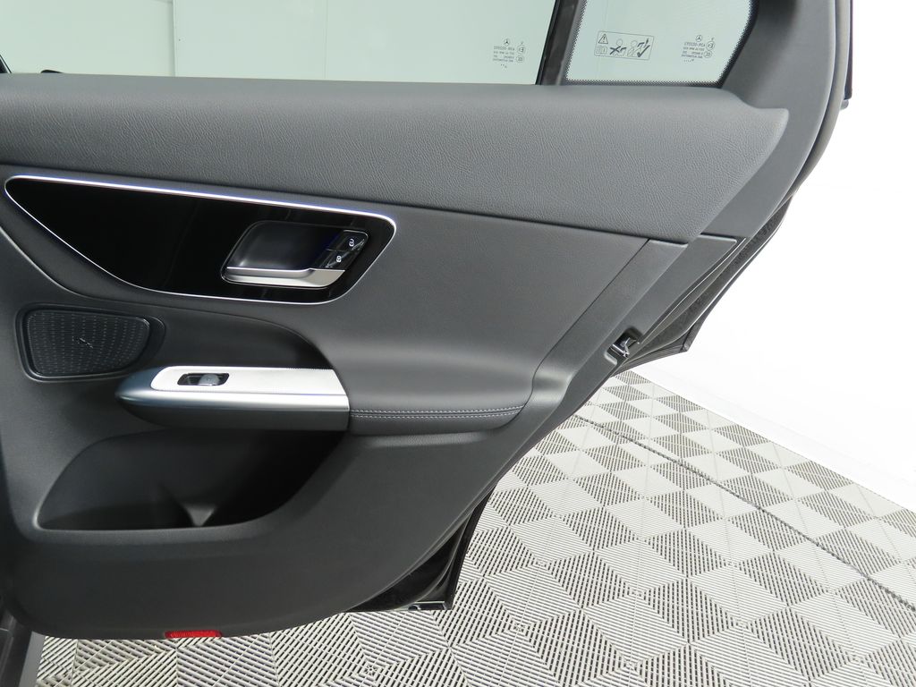 2025 Mercedes Benz GLC 300 photo 25
