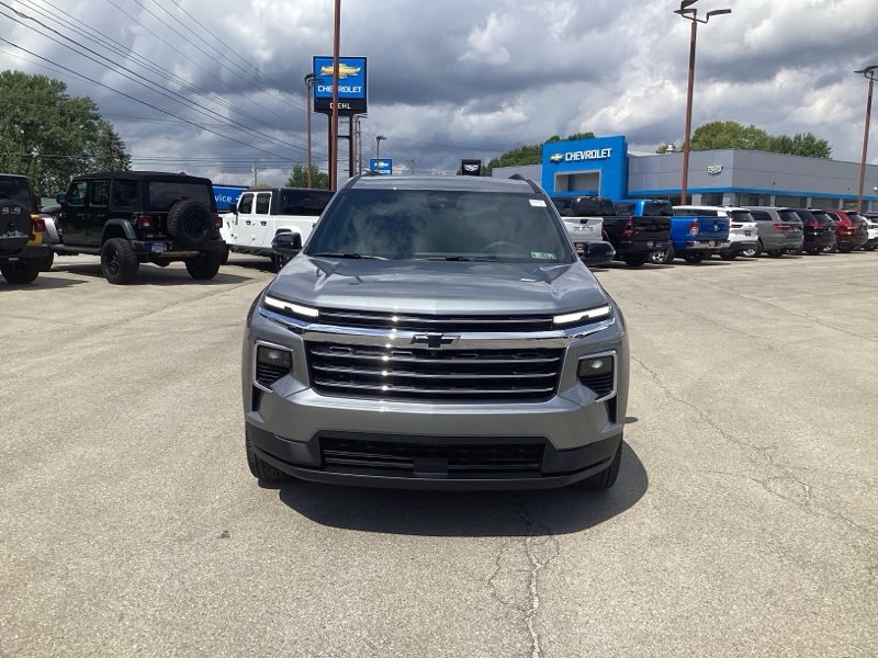 2026 Chevrolet Traverse photo 2