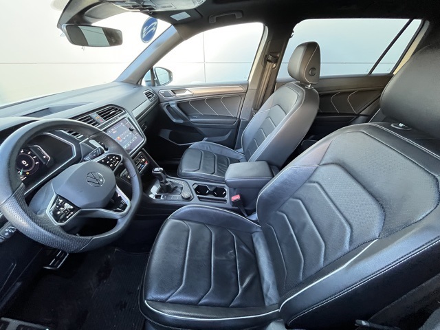 2022 Volkswagen Tiguan SEL Premium R-Line photo 2