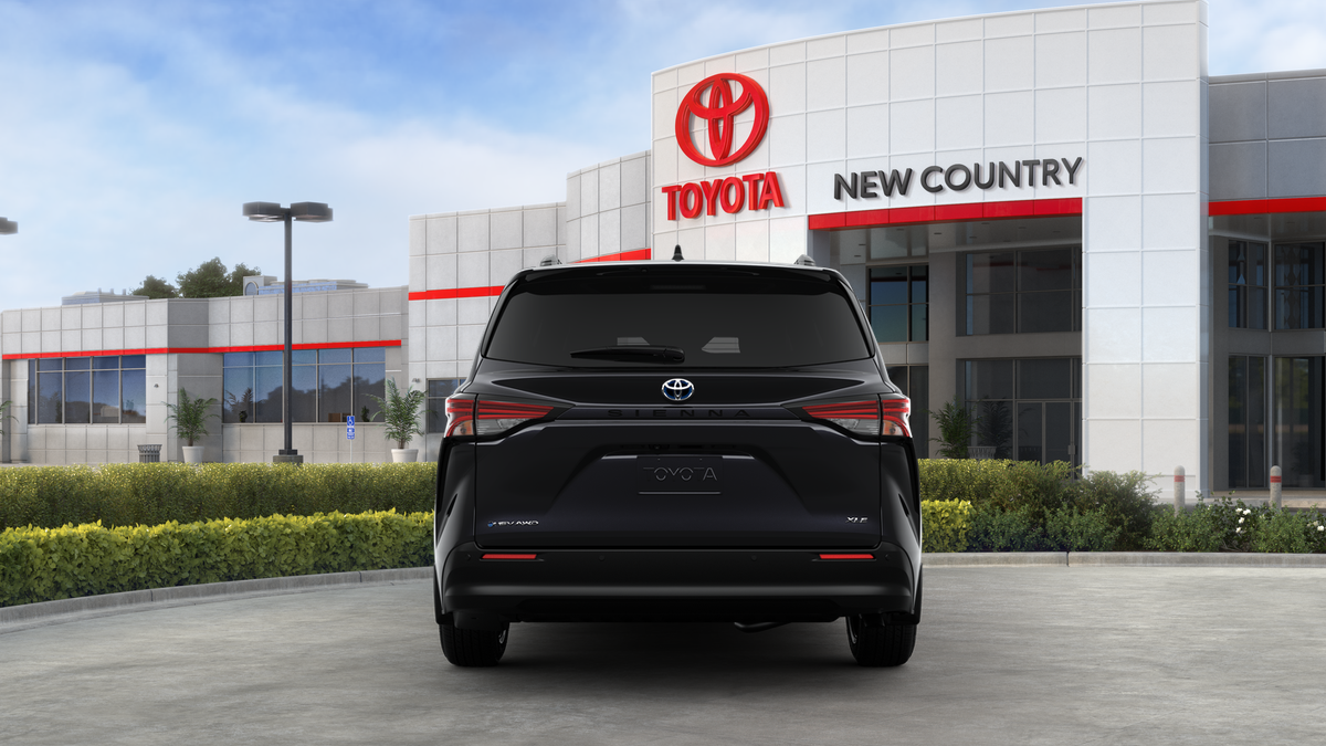2025 Toyota Sienna XLE photo 8