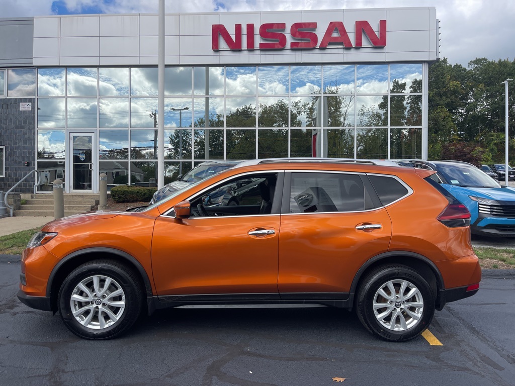 2019 Nissan Rogue SV photo 2