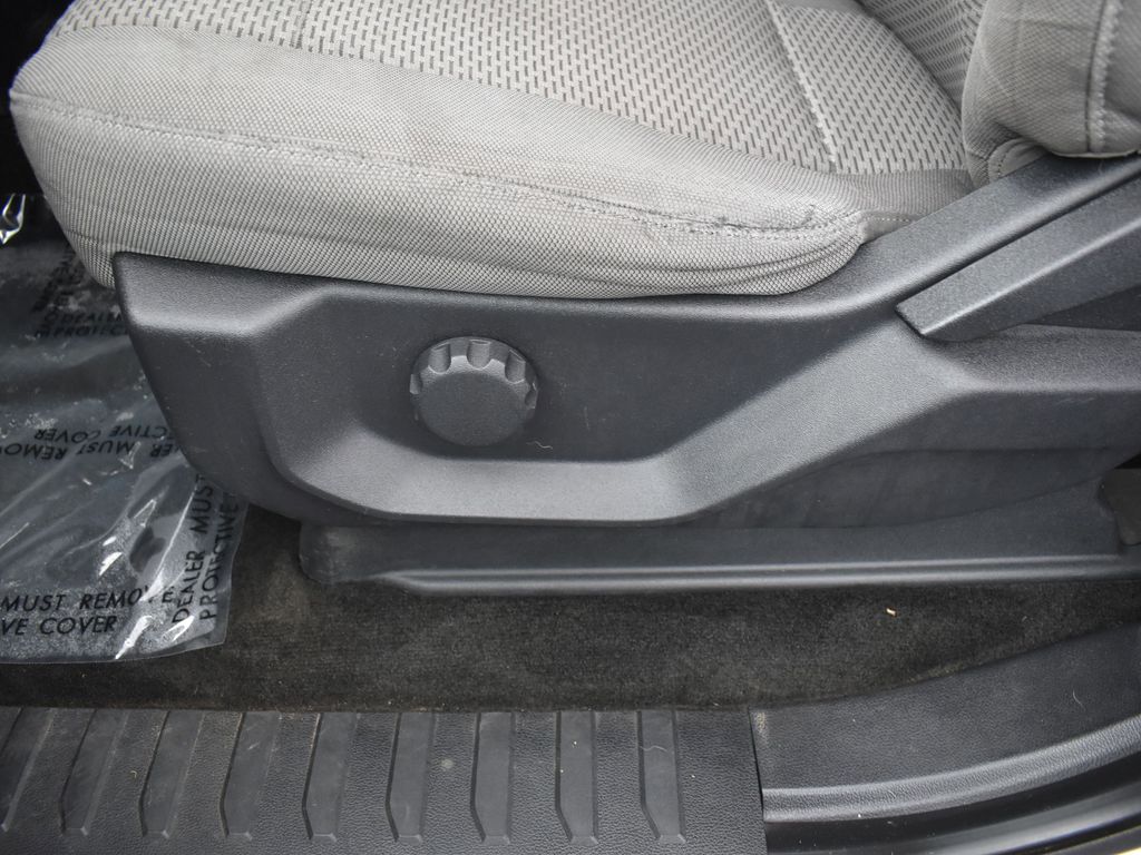 2015 Ford F-150 XLT photo 8