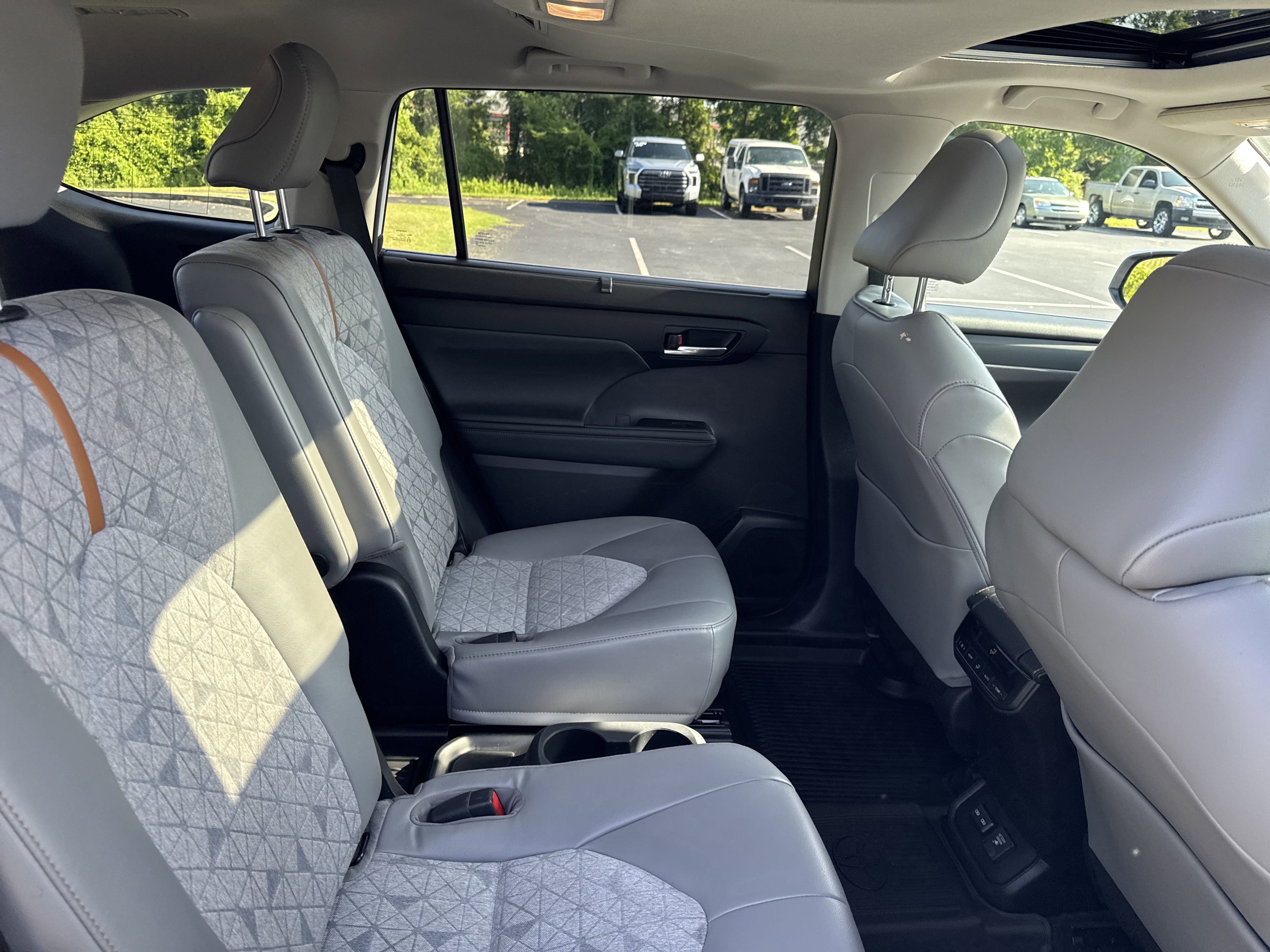 2023 Toyota Highlander Bronze Edition photo 22