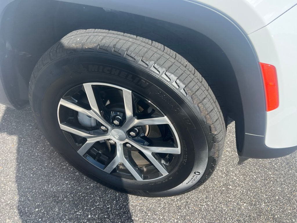 2025 Jeep Grand Cherokee Limited photo 7
