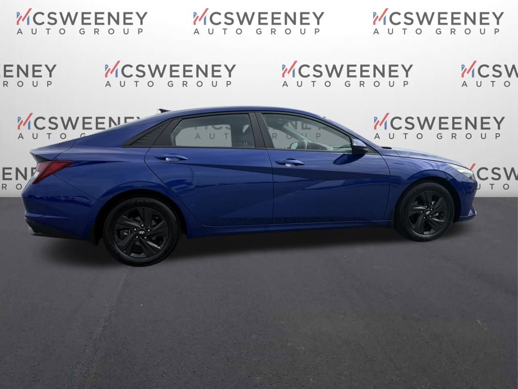 2022 Hyundai Elantra SEL photo 6