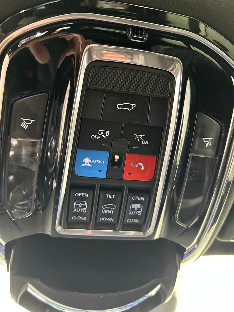 2024 Jeep Grand Wagoneer L II photo 23