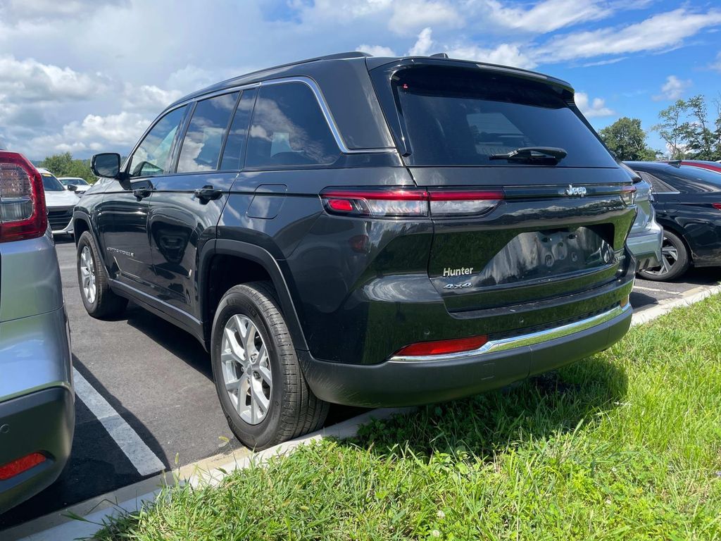 2023 Jeep Grand Cherokee Limited photo 2