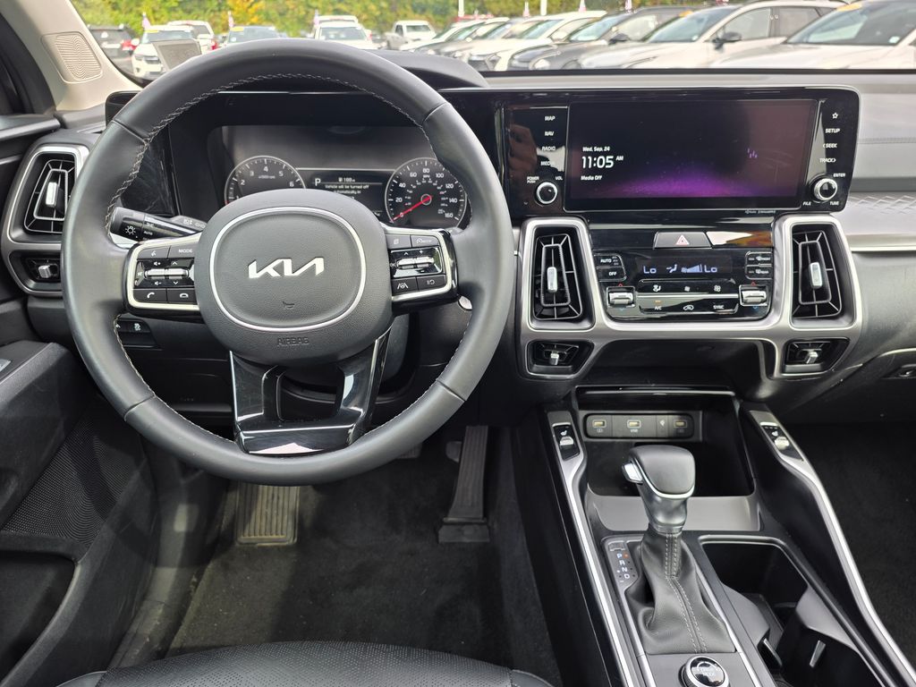 2023 Kia Sorento S photo 11