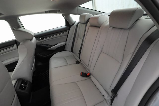 2018 Honda Accord Touring 2.0T photo 19