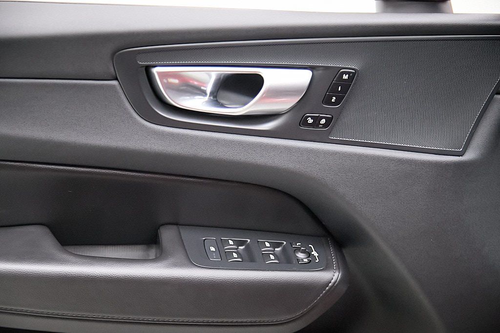 2023 VOLVO XC60 - Image 10