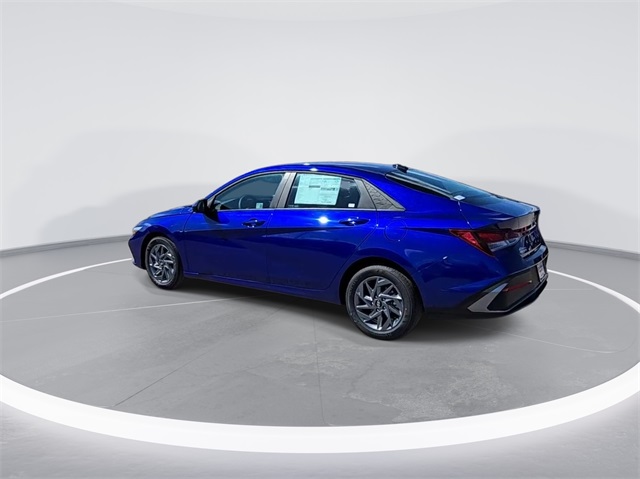 2024 Hyundai Elantra SEL photo 6