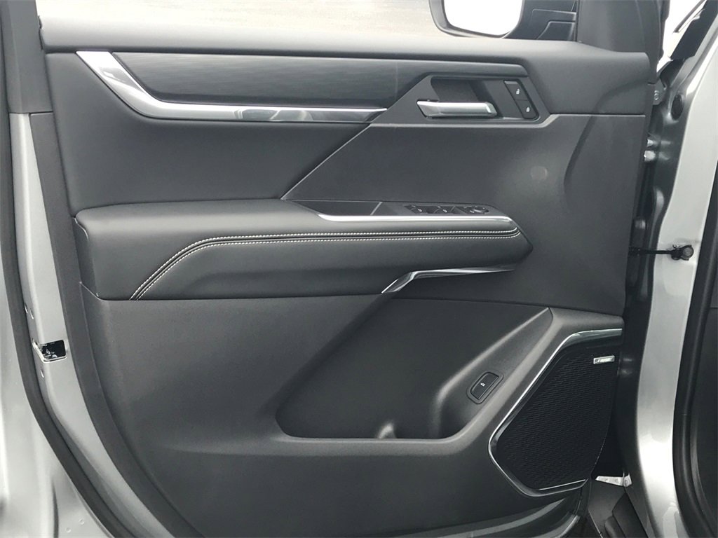 2026 GMC ACADIA - Image 13