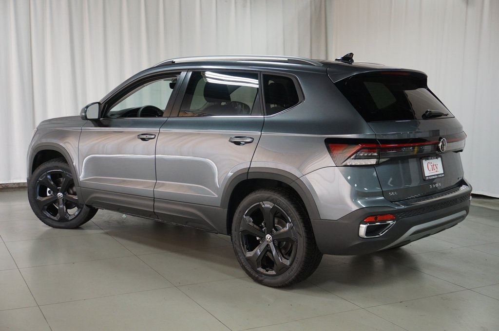 2025 Volkswagen Taos SEL photo 6