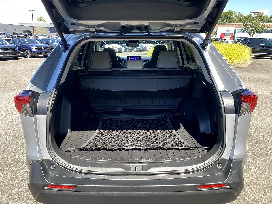 2025 Toyota RAV4 XLE Premium photo 20