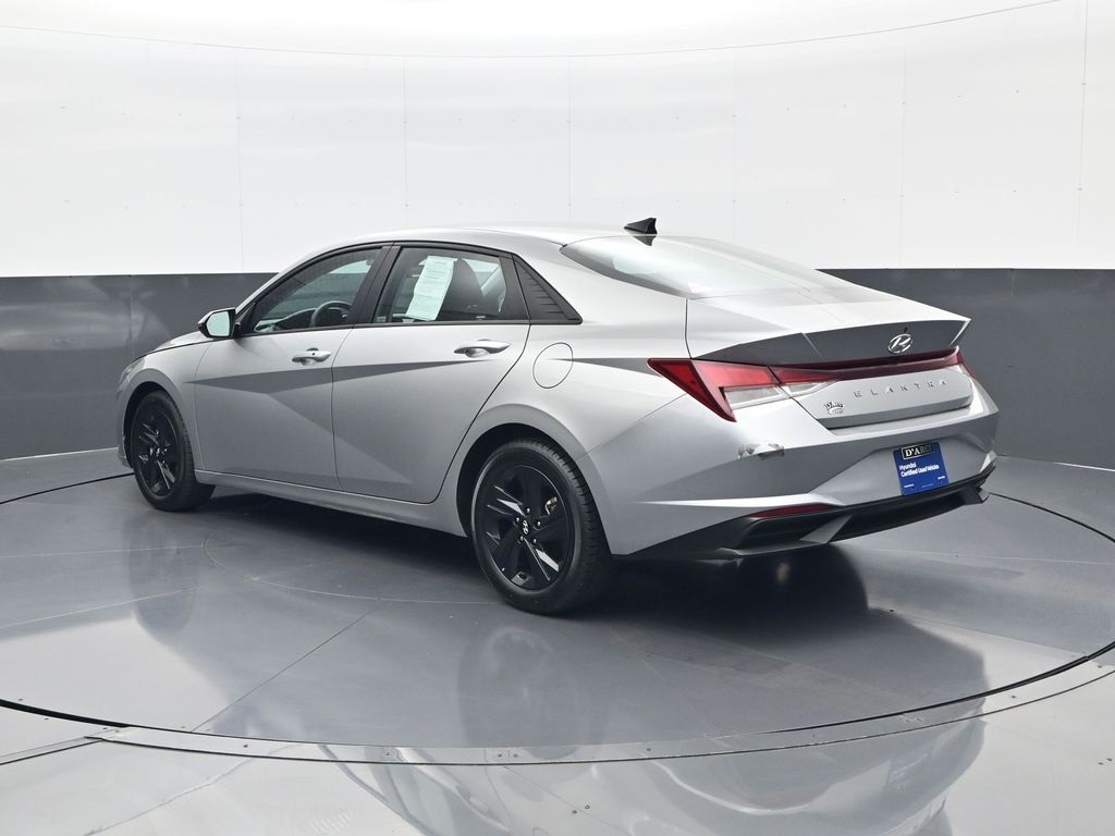 2023 Hyundai Elantra SEL photo 7