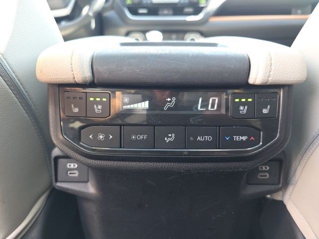 2024 Toyota Grand Highlander Platinum photo 19