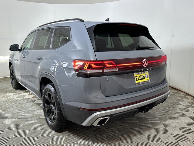 2025 Volkswagen Atlas Peak Edition SE photo 2