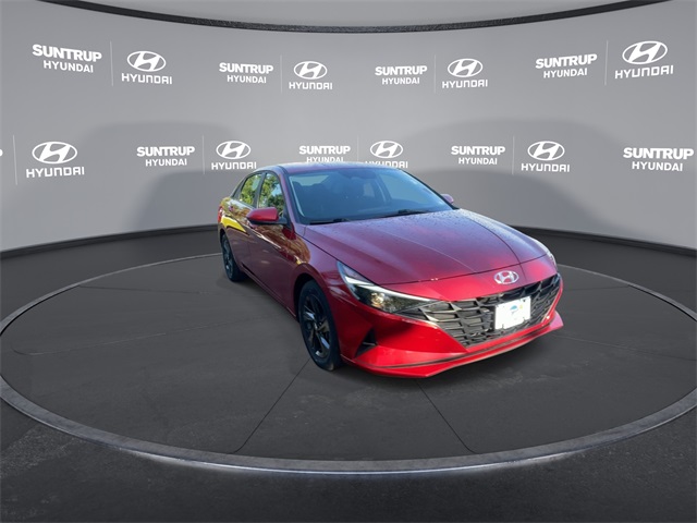 2023 Hyundai Elantra SEL photo 3