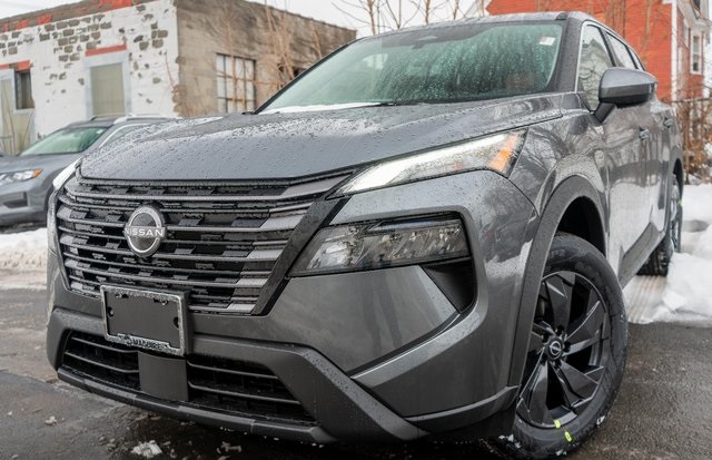 2026 Nissan Rogue SV's photo