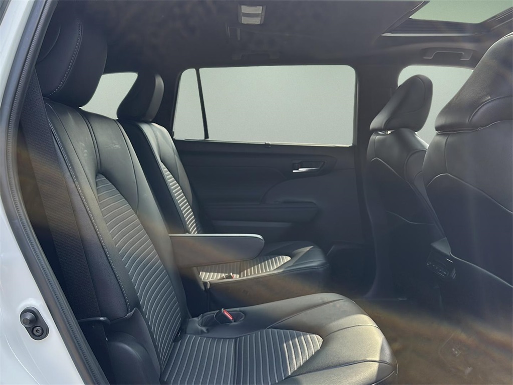 2023 Toyota Highlander XSE photo 18
