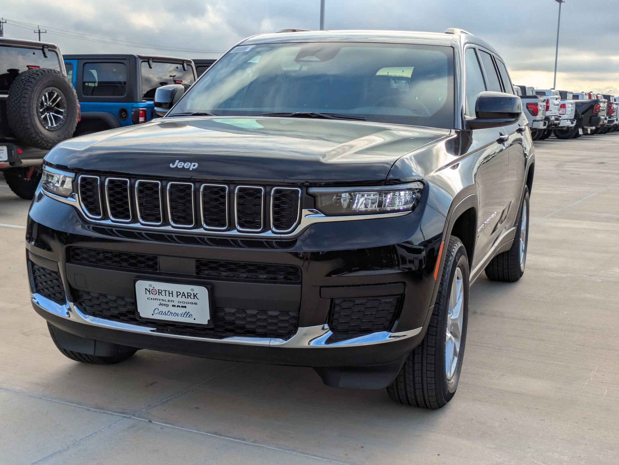 2025 Jeep Grand Cherokee Laredo X photo 5