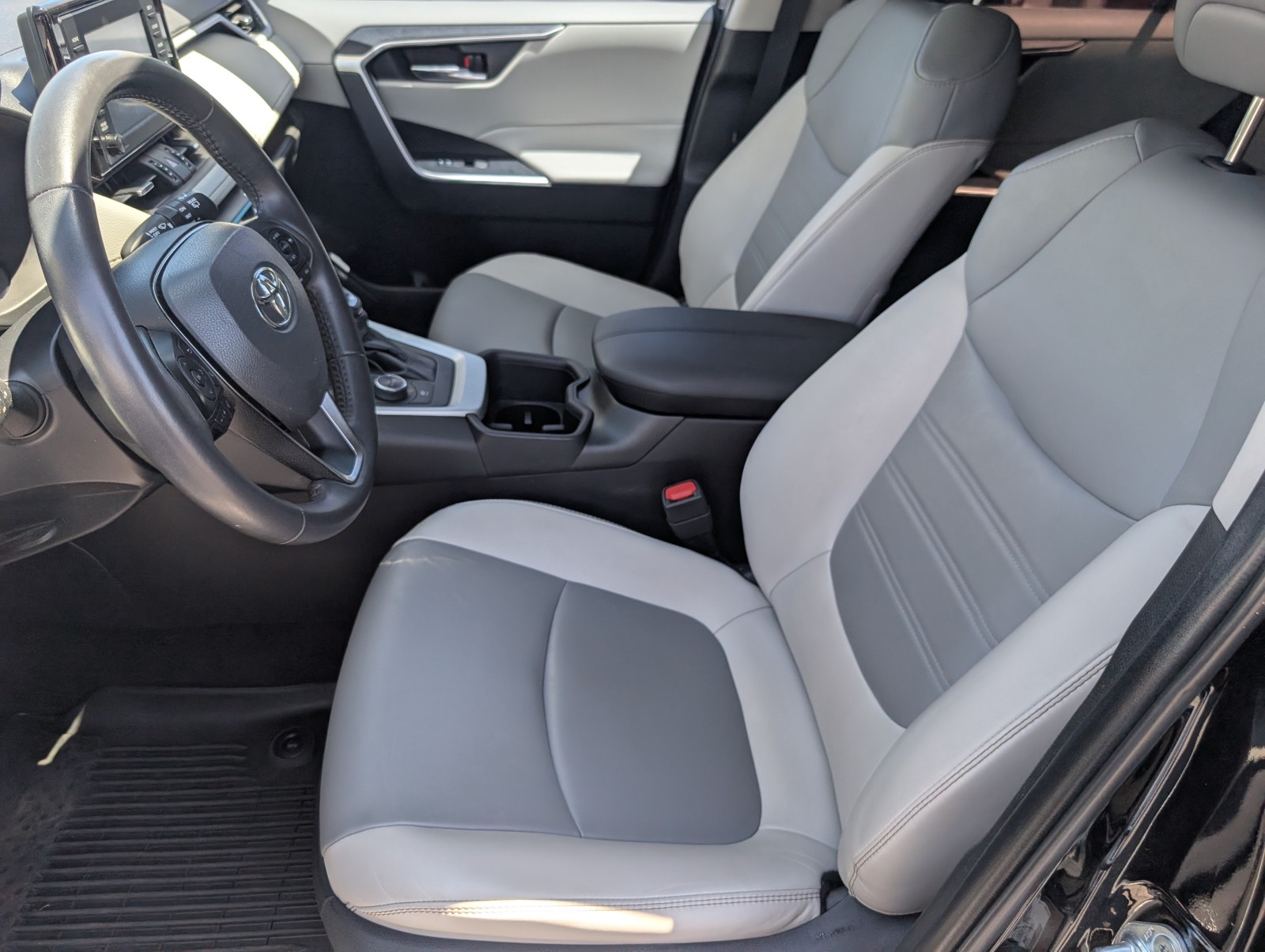 Used 2022 Midnight Black Metallic Toyota Hybrid XLE Premium image 11