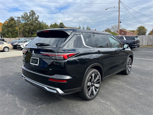 2025 Mitsubishi Outlander SE photo 3