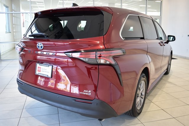 2021 Toyota Sienna XLE photo 10