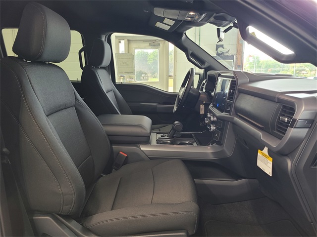 2025 Ford F-150 XLT photo 16