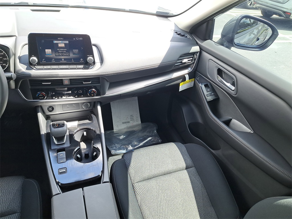 2026 Nissan Rogue SV photo 17