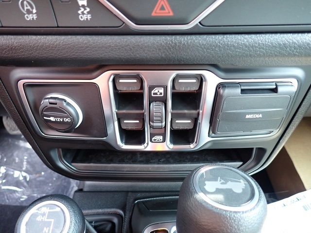 2025 Jeep Wrangler Sport S photo 19