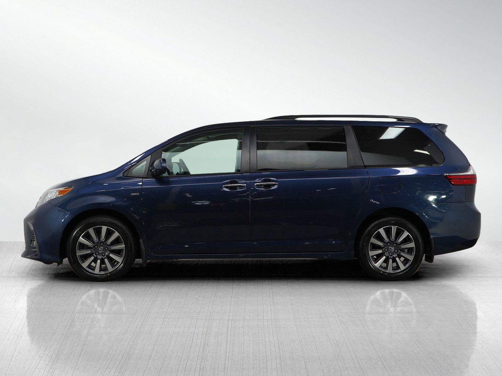 Used 2020 Toyota Sienna XLE Premium with VIN 5TDDZ3DC2LS241685 for sale in Bloomington, Minnesota