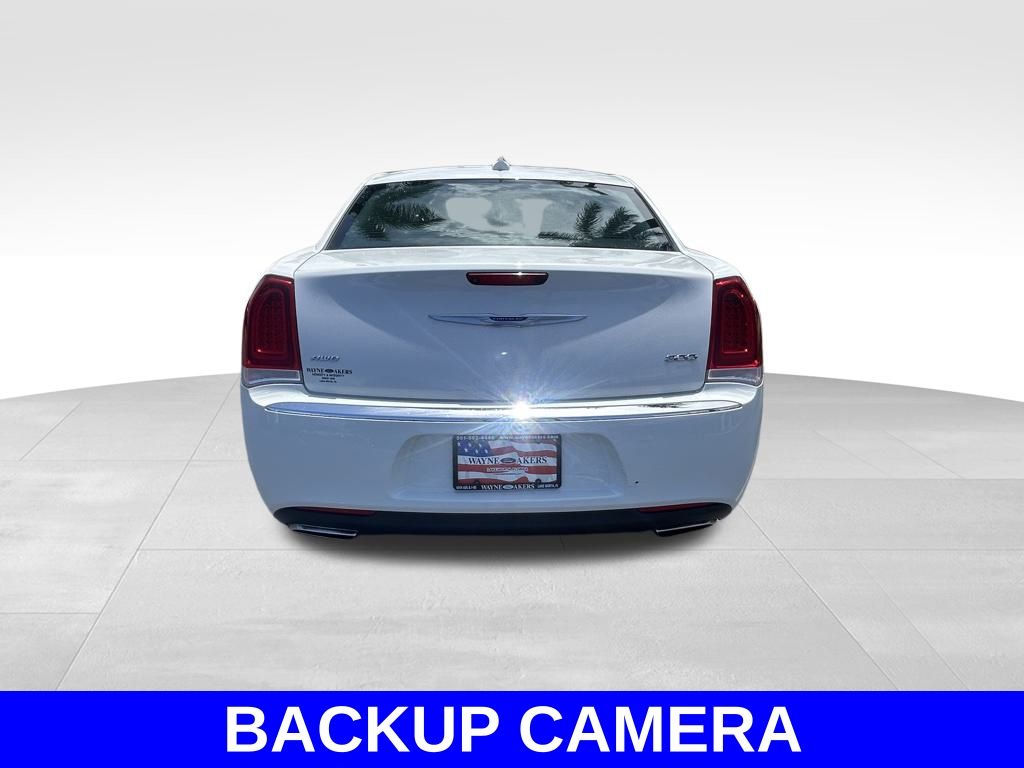 2019 Chrysler 300 Limited photo 4