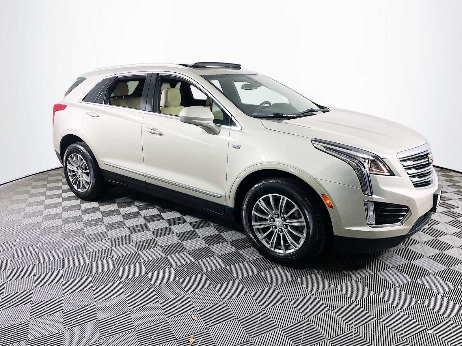 2017 Cadillac XT5 Luxury photo 3