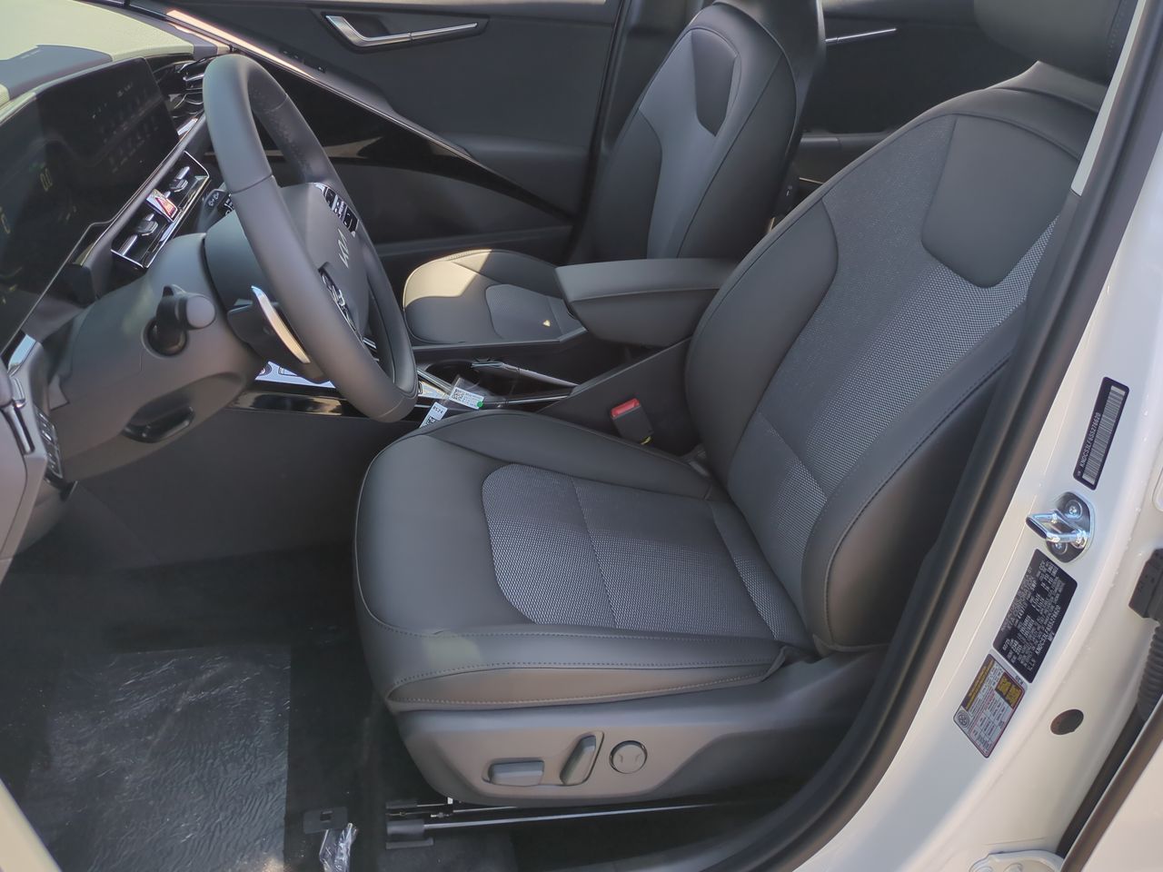 2025 Kia Niro Plug-In Hybrid EX photo 15