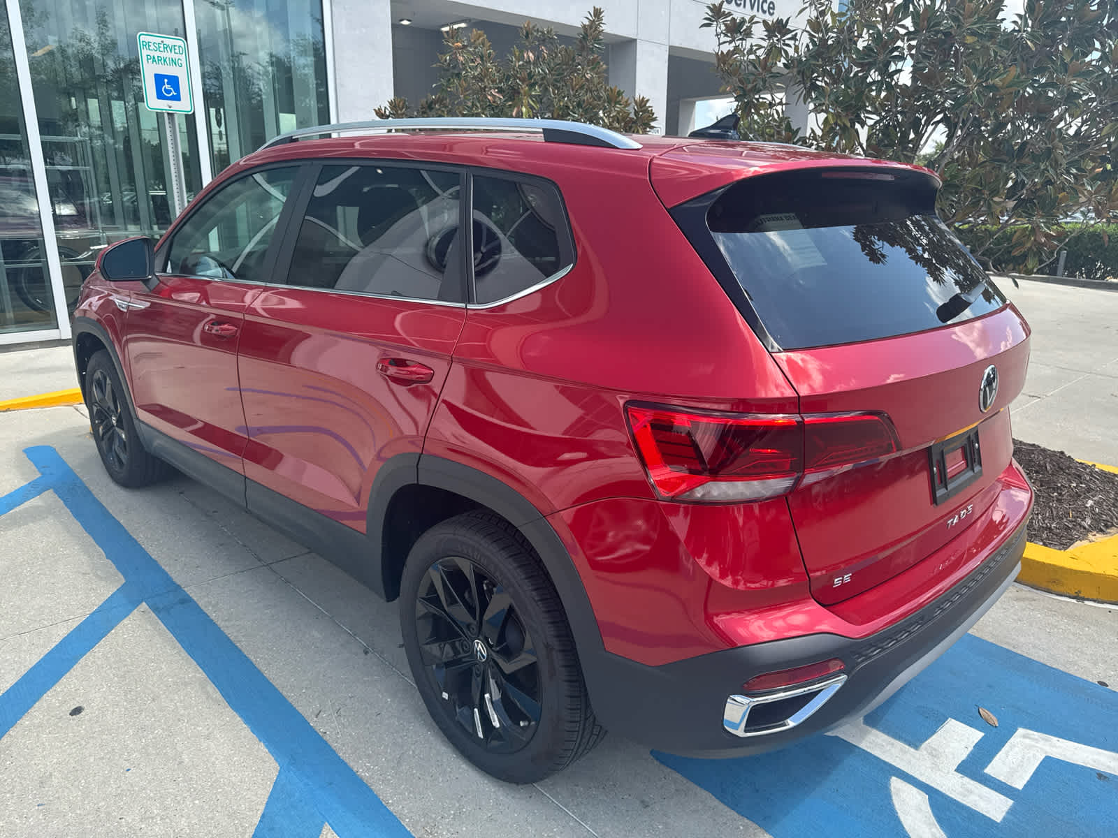 2024 Volkswagen Taos SE photo 3