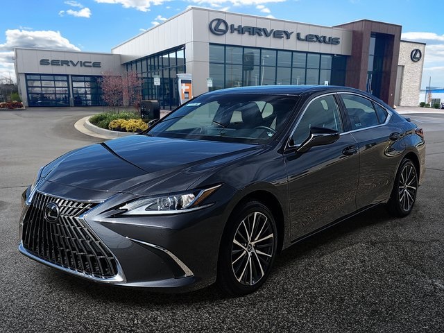 2025 Lexus ES Hybrid 300h's photo