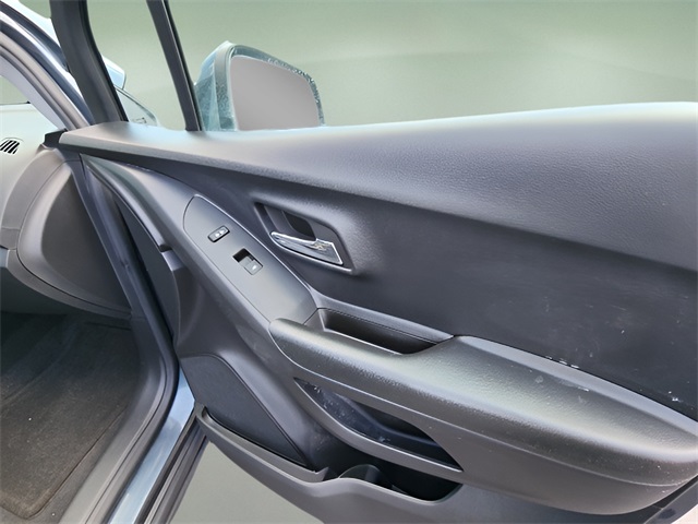 2022 Chevrolet Trax LT photo 17