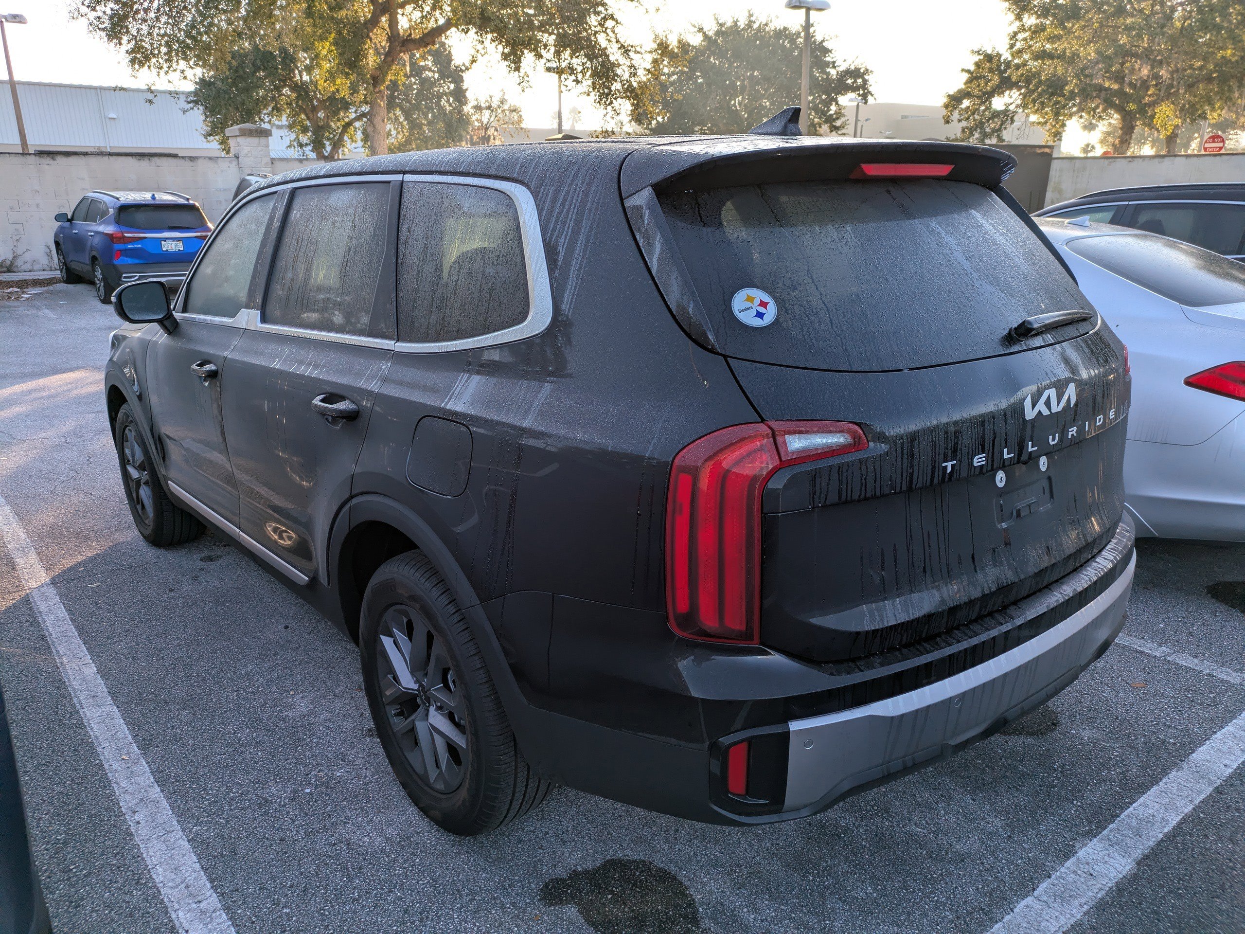 2025 Kia Telluride LX photo 2