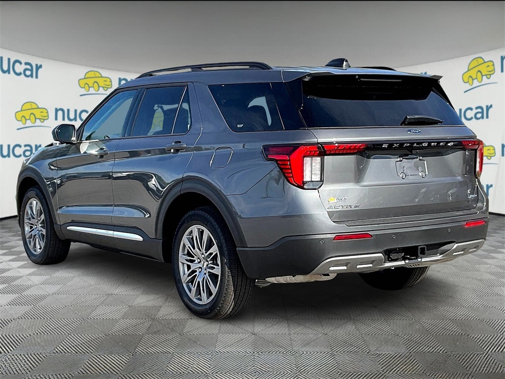 2025 Ford Explorer photo 4