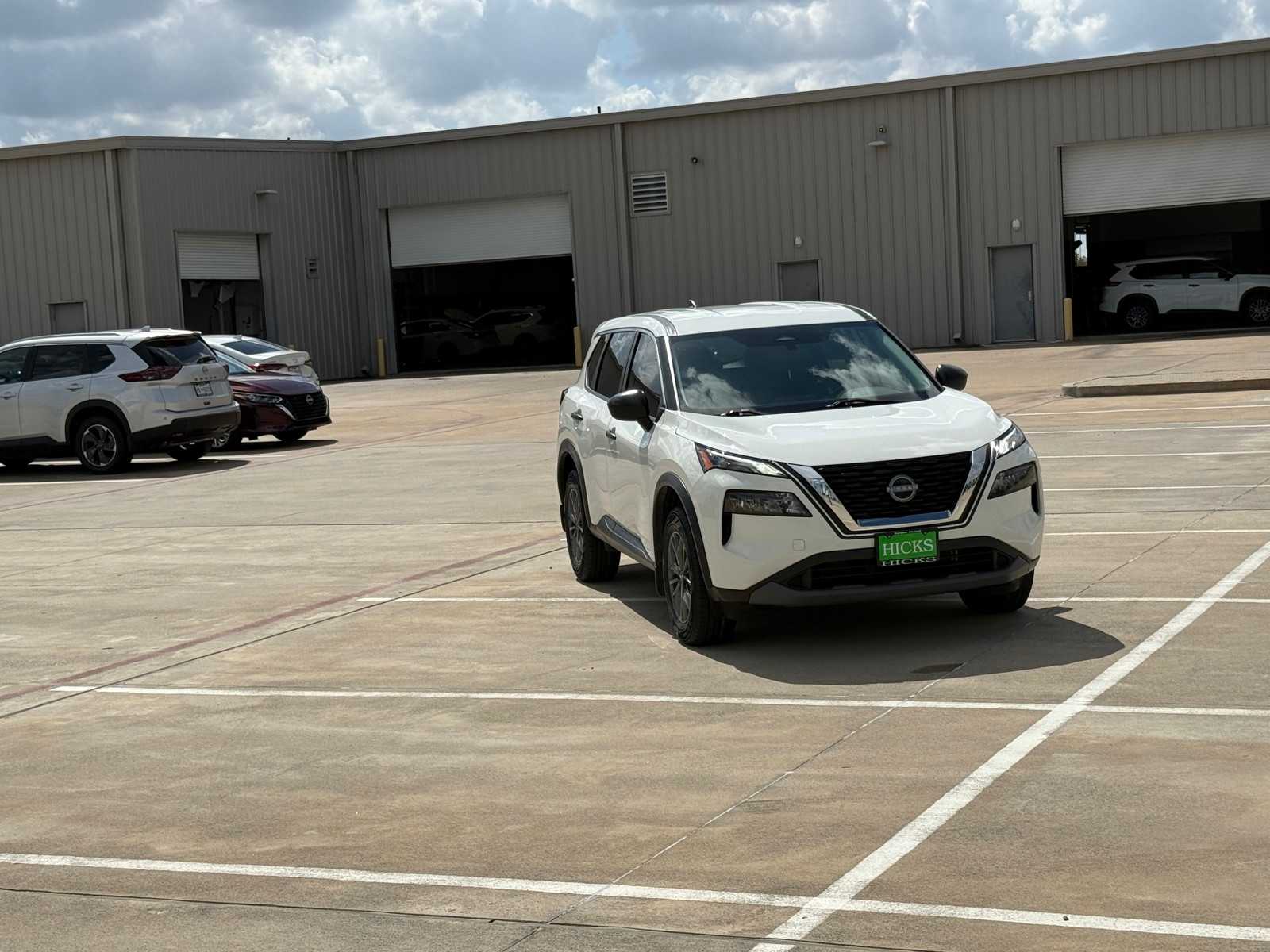 2022 Nissan Rogue S photo 2