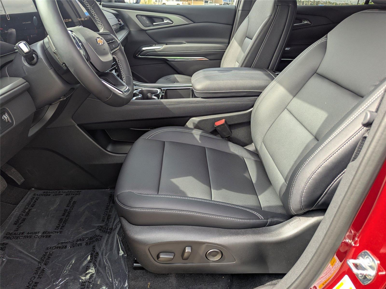2025 Chevrolet Traverse photo 10