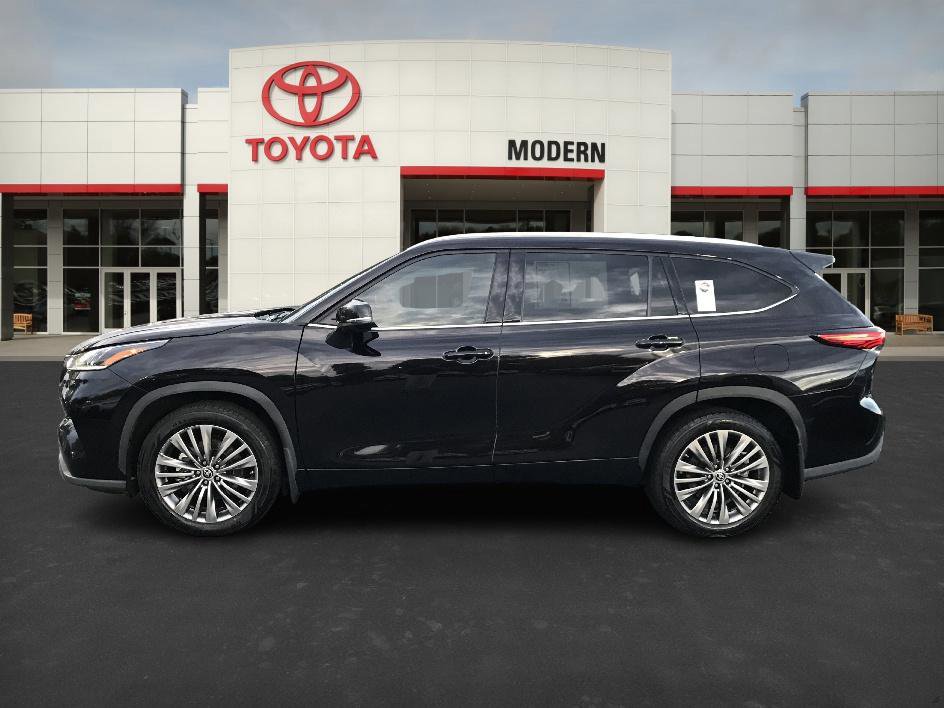 2022 Toyota Highlander Platinum photo 2