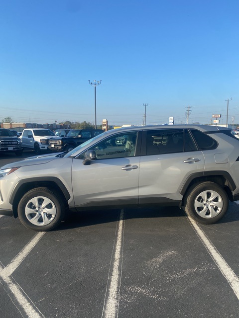 2024 Toyota RAV4 LE photo 3