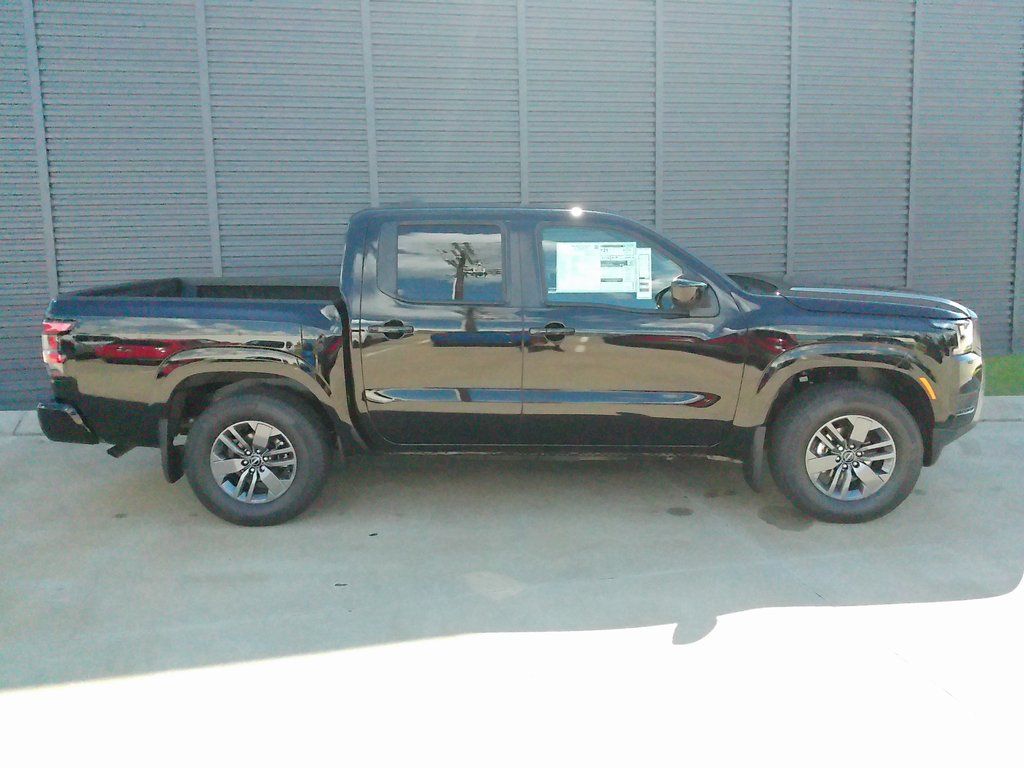 2026 Nissan Frontier Crew Cab SV photo 2