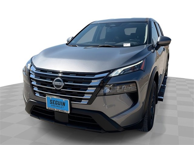 2024 Nissan Rogue SV's photo